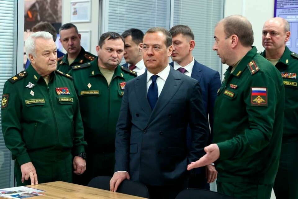 Medvedev ønsker hele Ukraina. Foreløpig har trolig flere titalls tusen russiske soldater blitt drept i okkupasjonen av østlige og sørlige områder i Ukraina. Medvedev ønsker hele Ukraina. Foreløpig har trolig flere titalls tusen russiske soldater blitt drept i okkupasjonen av østlige og sørlige områder i Ukraina. Foto: Ekateroma Shtukina / AP / NTB