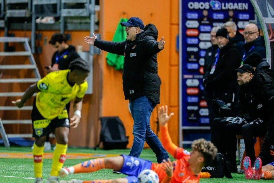 Aalesunds trener Kjetil Rekdal var ivrig under 1. divisjonskampen mot Lillestrøm.