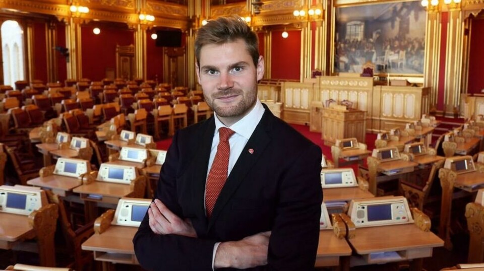 BRYTER VEDTAK: Regjeringens ordning for å la dagpenge-mottakere få lønn fra landbruksarbeid er ifølge Nils Kristen Sandtrøen (Ap) laget uten samråd med partene i arbeidslivet, og holder lønnsnivået ned.
