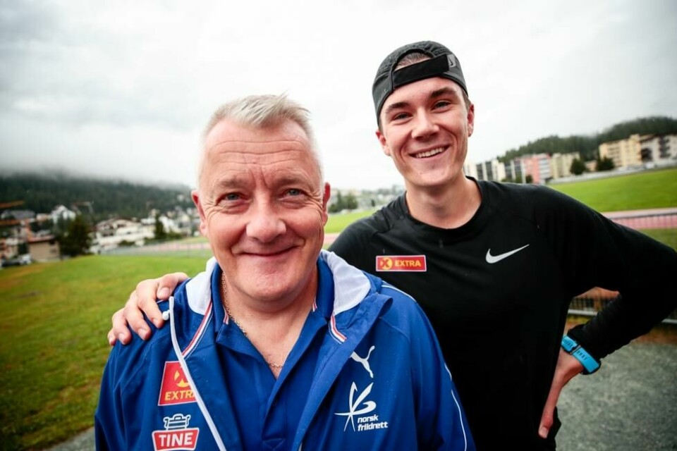 Gjert og Jakob Ingebrigtsen, her på treningsfeltet i St. Moritz i Sveits. Gjert og Jakob Ingebrigtsen, her på treningsfeltet i St. Moritz i Sveits. Foto: Lise Åserud / NTB / NTB scanpix