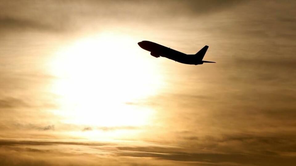 I Reiselivets klimarapport bestilt av NHO Reiseliv får kritikk av to forskere fra Vestlandsforskning. De påpeker at rapporten kun har med utslipp fra flyreiser én vei, at beregningene for flyreiser som er lagt til grunn gir lavere utslipp enn det flyselskapene selv rapporterer, og at rapporten ikke har tatt hensyn til at CO2-utslipp i høye luftlag gir en større global oppvarmingseffekt enn på bakkenivå. Illustrasjonfoto.