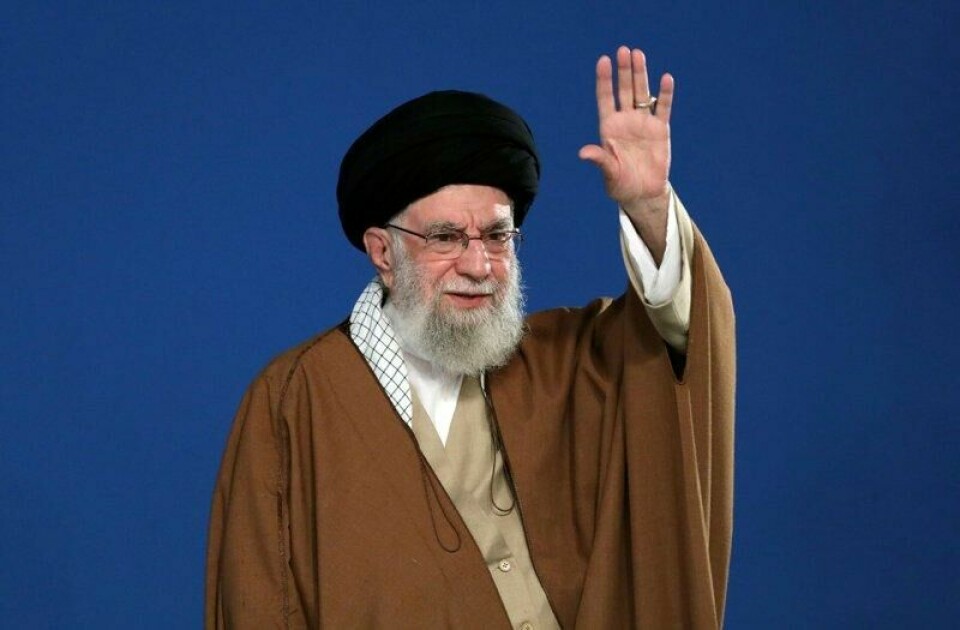 Ayatolla Ali Khamenei varsler et kraftig svar hvis USA begår «ugjerninger».