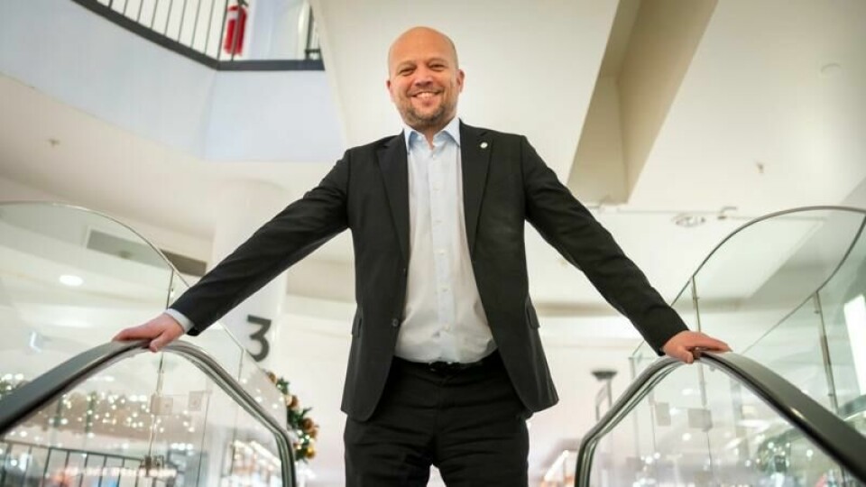 Finansminister Trygve Slagsvold Vedum (Sp) er strålende fornøyd med fortsatt fallende prisvekst.