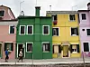 BURANO: Det er enkelt å reise fra Venezia ut til den bilfrie og fargerike landsbyen Burano, som er bygget på fire ulike småøyer.