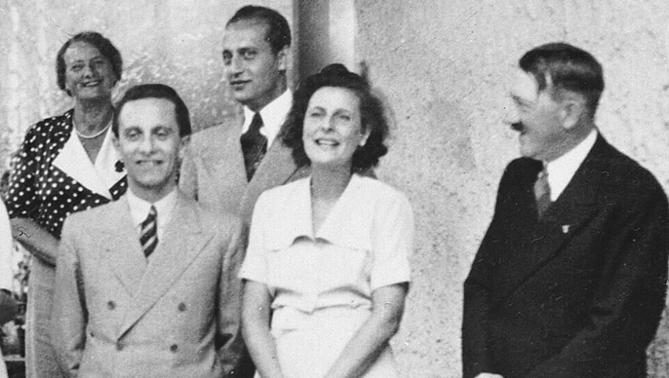 Joseph Goebbels og Leni Riefenstahl sammen med Adolf Hitler. Foto: AP Photo/ NTB Joseph Goebbels og Leni Riefenstahl sammen med Adolf Hitler. Foto: AP Photo/ NTB