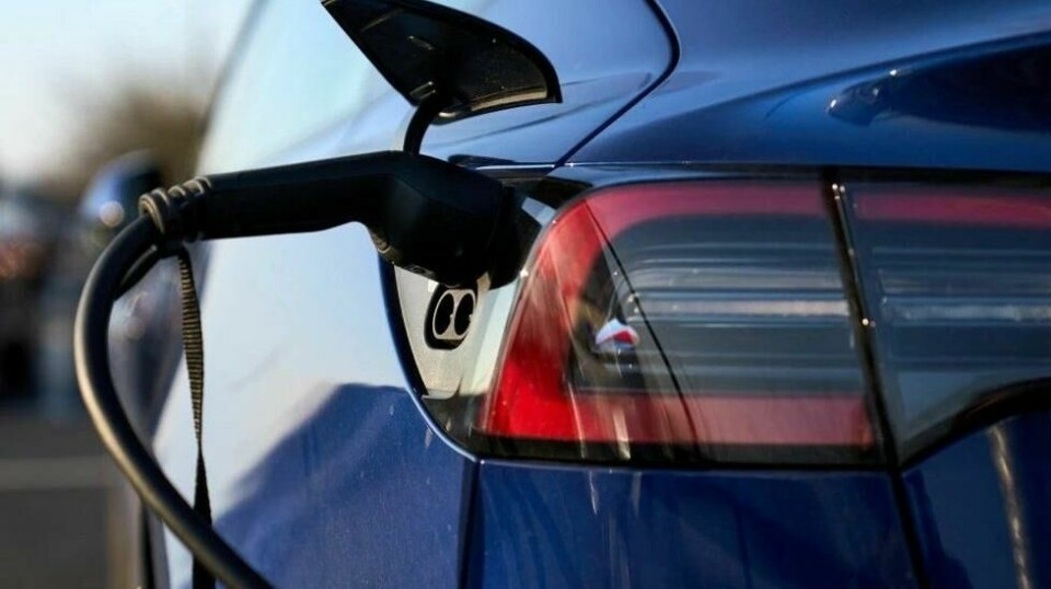 RETTSSAK: Tesla-eieren satte fra seg bilen på en privat parkeringsplass og plugget så bilen til en lader. Det burde han ikke gjort... Illustrasjonsfoto: John Walton / NTB
