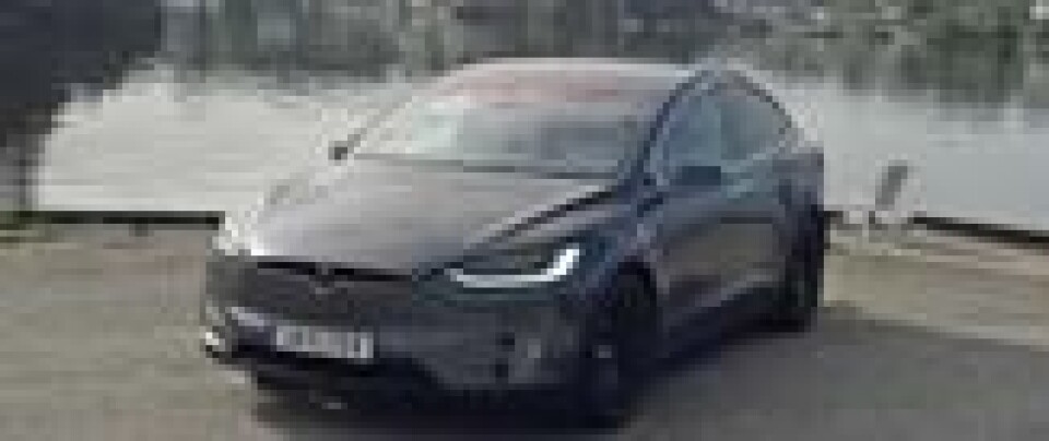 Model X er blitt populær i Norge. Men ikke alle er like fornøyde med at man slipper avgifter på elbiler. Det er også bakgrunnen for de personlige skiltene på bilen. Model X er blitt populær i Norge. Men ikke alle er like fornøyde med at man slipper avgifter på elbiler. Det er også bakgrunnen for de personlige skiltene på bilen.