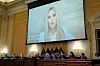 En video av et intervju med Donald Trumps datter Ivanka ble vist fram da den første offentlige høringen om Kongress-stormingen startet torsdag. I videoen erkjente hun at hun var klar over at farens valgnederlag ikke var resultatet av valgfusk. Foto: J. Scott Applewhite / AP / NTB Foto: NTB