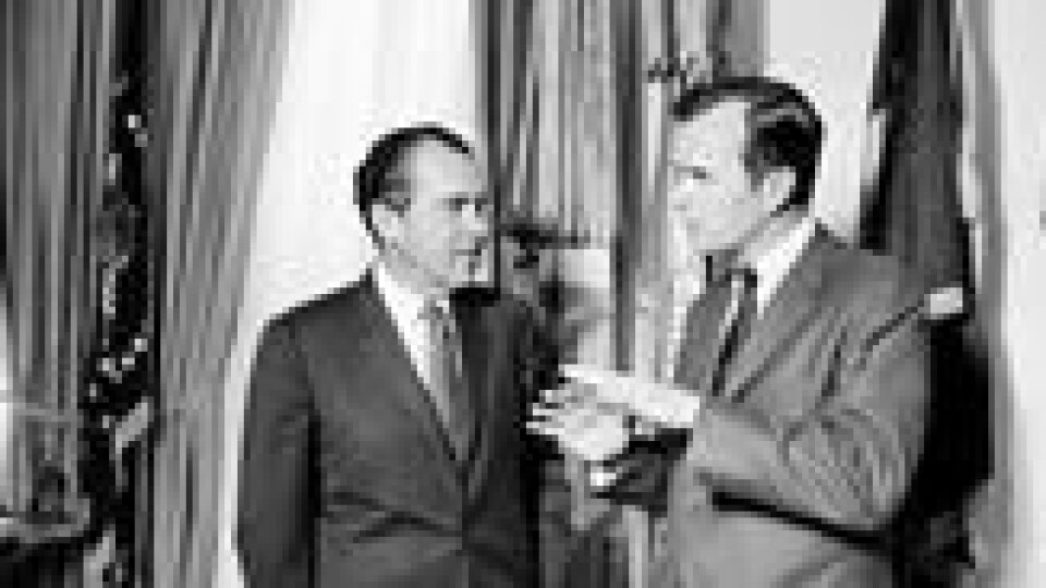 KASTET NIXON: George Bush og president Nixon i Det hvite hus 12. januar 1970. Tre år senere ble Bush generalsekretær i det republikanske partiet, og ba Nixon gå av. KASTET NIXON: George Bush og president Nixon i Det hvite hus 12. januar 1970. Tre år senere ble Bush generalsekretær i det republikanske partiet, og ba Nixon gå av. Foto: John Rous / AP