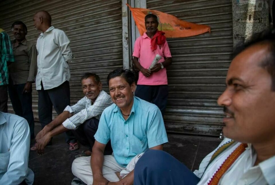 Denne gruppen hindu-velgere i Uttar Pradesh forteller at de stemte mot Modi, i håp om fokus på å skape jobber. Denne gruppen hindu-velgere i Uttar Pradesh forteller at de stemte mot Modi, i håp om fokus på å skape jobber. Foto: Showkat Nanda