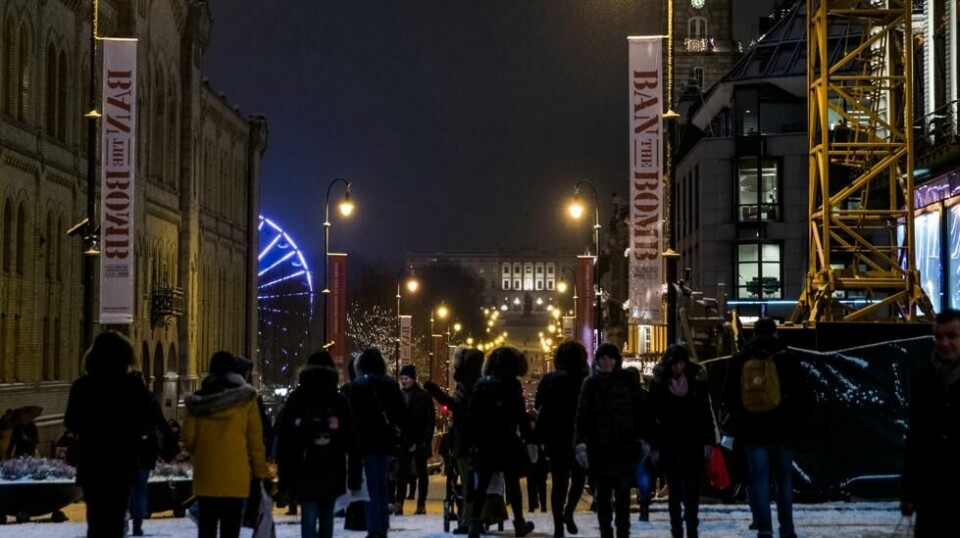 – De som velger å ikke vaksinere seg, må selv vurdere hvor stor risiko de vil ta. Viruset vil alltid være her, så i lengden vil det nok kreve en del å unngå viruset. Da er spørsmålet om de ønsker å møte viruset helt ubeskyttet eller om de vil ha en eller to doser innabords først, sier overlege og professor Preben Aavitsland ved FHI. Foto: Berit Roald / NTB