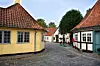 I Odenses gamle bydel finner du HC Andersens barndomshjem, til venstre, som i dag er gjort om til museum. Foto: Wikimedia Commons.