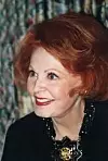 Arlene Dahl fotografert på Waldorf Astoria i New York i 2000. (Lisens CC BY-SA 2.0) https://commons.wikimedia.org/wiki/File:Arlene_Dahl_2000.jpg Foto: John Mathew Smith / Kingkongphoto & www.celebrity-photos.com from Laurel Maryland/Wikipedia