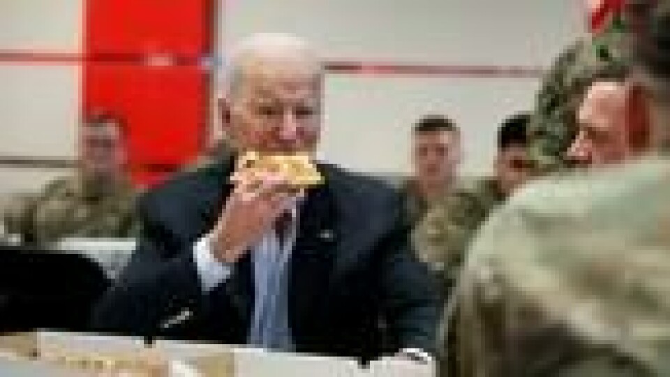 Ifølge søsteren til president Joe Biden er det mer sannsynlig at han velger pizza framfor laks. Ifølge søsteren til president Joe Biden er det mer sannsynlig at han velger pizza framfor laks. Foto: Evelyn Hockstein / Reuters/NTB