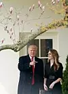 USAs president Donald Trump med tidligere kommunikasjonsdirektør Hope Hicks. Hun har vært en lojal støttespiller i en årrekke, men er nå blant dem som har forlatt presidentens stab. Scanpix/AFP.