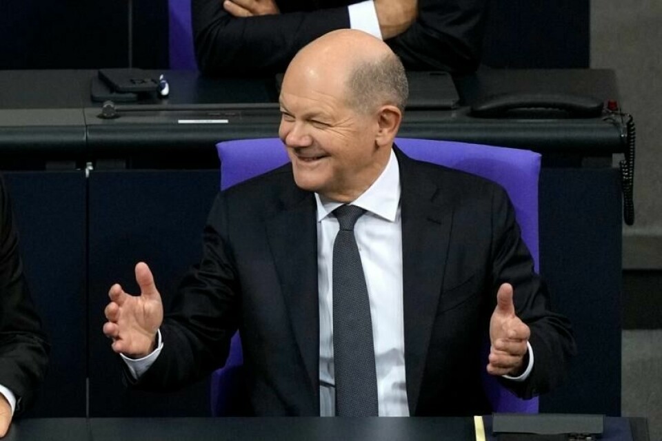 Tysklands nasjonalforsamling har valgt å felle statsminister Olaf Scholz. Her reagerer han på det ventede utfallet av avstemmingen mandag ettermiddag.