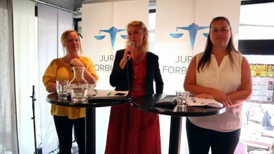 Fra venstre:Elin Fykerud Johannessen Tanja Loftsgarden, og Anette Hauge i Statens vegvesen. Fra venstre:Elin Fykerud Johannessen Tanja Loftsgarden, og Anette Hauge i Statens vegvesen. Foto: Elisabeth Bergskaug/ABC Nyheter