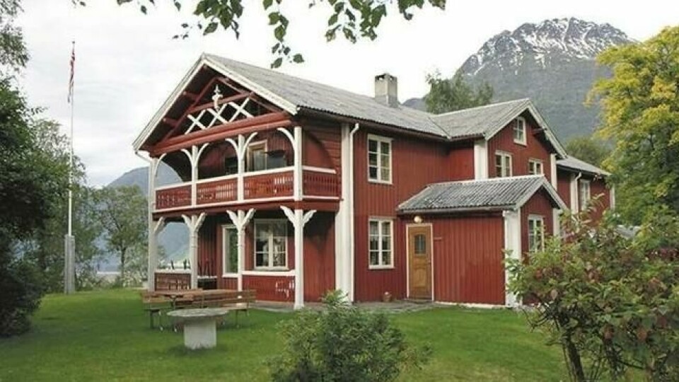 VAKKER BELIGGENHET: På veien ned mot Sunndalsøra passerer vi avkjøringen til Trædal Hotell og Turistsenter. Foto: Trædal Eiendom VAKKER BELIGGENHET: På veien ned mot Sunndalsøra passerer vi avkjøringen til Trædal Hotell og Turistsenter. Foto: Trædal Eiendom