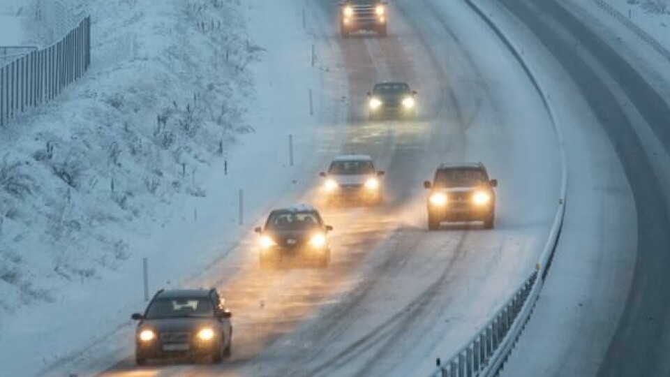 Snøværet skaper trøbbel i trafikken flere steder i landet mandag. Arkivfoto: Paul Kleiven / NTB