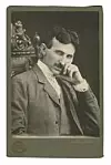 Den serbisk-amerikanske oppfinneren Nikola Tesla var en elektromagnetisk pioner. Foto: Tesla-museet/Public domain.