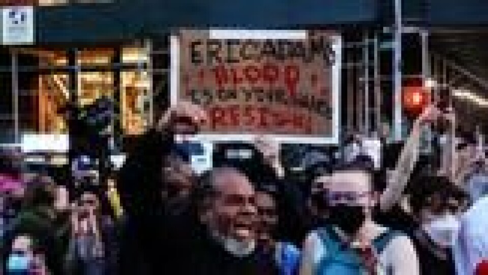 Folk i demonstrasjon mot drapet på Jordan Neely i New York. Folk i demonstrasjon mot drapet på Jordan Neely i New York. Foto: Amr Alfiky / Reuters