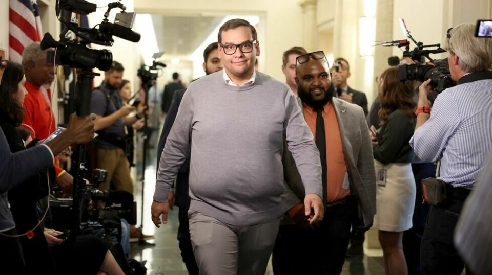 Representant George Santos forlater et republikansk konferansemøte på Capitol Hill 24. oktober 2023. Illustrasjonsfoto.