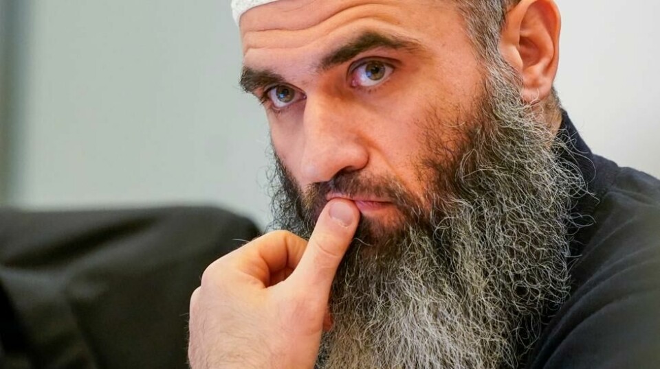 Zaniar Matapour (t.v.) og forsvarer Marius Dietrichson i rettssal 250 i Oslo tinghus under åpningsdagen av terrorrettssaken. Torsdag kommer svaret på om retten mener han skal straffes, og i så fall om det er for terror. Foto: Lise Åserud / NTB