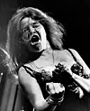 Janis Joplin opptrer under Newport Folk Festival sammen med Big Brother and the Holding Company i 1968. Foto: AP Photo