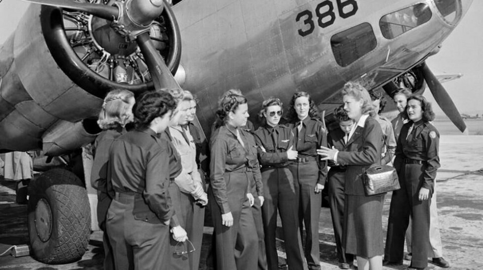 Disse kvinnene gjorde en viktig innsats som piloter under andre verdenskrig. Deres historie er nå fjernet i arkiver og nettsteder hos det amerikanske Forsvarsdepartementet. Foto/AP/NTB