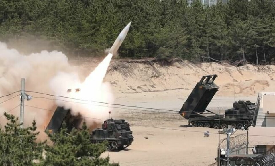 Sørkoreanske styrker skyter med ATACMS-raketter under en militærøvelse i 2022. Nå kan Ukraina få samme type våpen. Sørkoreanske styrker skyter med ATACMS-raketter under en militærøvelse i 2022. Nå kan Ukraina få samme type våpen. Foto: Handout / AFP