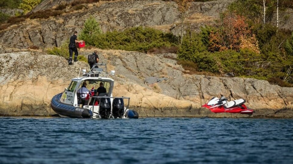Politi på stedet der den tidligere langrennsløperen Vibeke Skofterud omkom i en vannscooterulykke på øya St. Helena ved Tromøy. Foto: Elisabeth Grosvold / NTB scanpix
