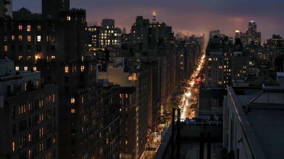 Natt i West End Avenue i New York City. Illustrasjonsfoto.