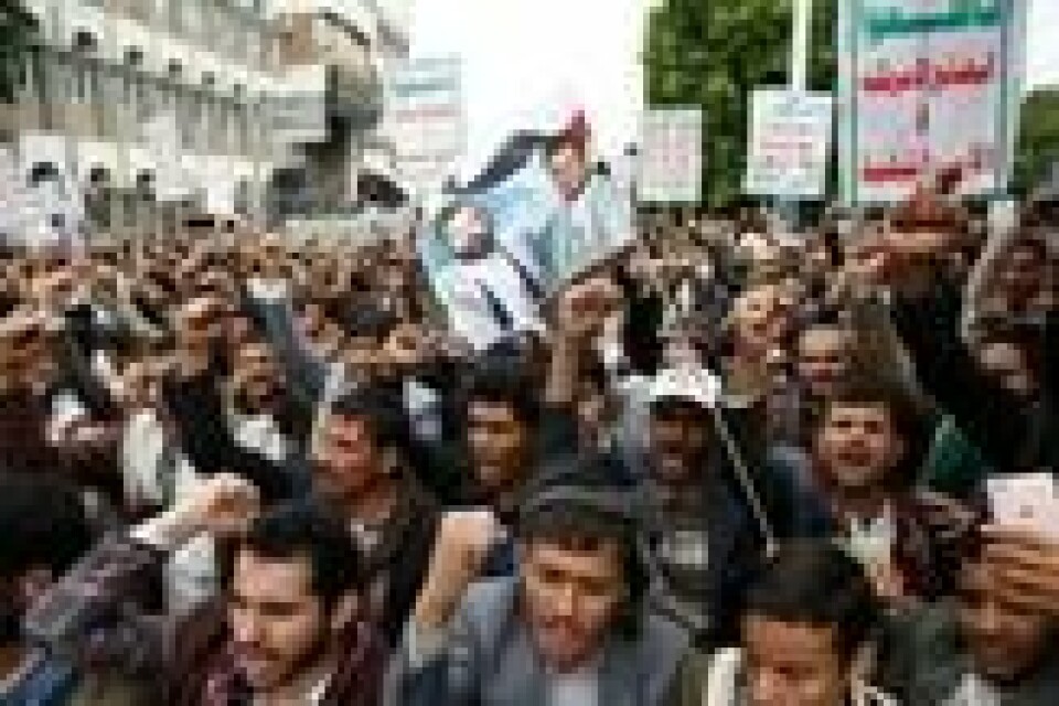 Konflikten rundt styret i Jemen har vært betent lenge. Houthi-gruppen under en markering i Jemens hovedstad Sanaa i slutten av mars. Konflikten rundt styret i Jemen har vært betent lenge. Houthi-gruppen under en markering i Jemens hovedstad Sanaa i slutten av mars. Foto: Hani Mohammed / NTB