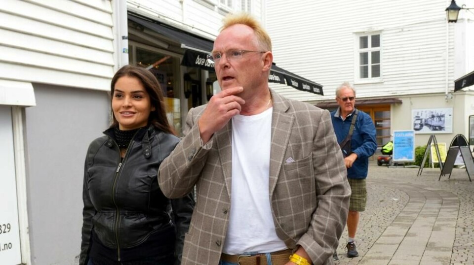 Per Sandberg sammen med hans norsk-iranske kjæreste Bahareh Letnes i Mandal sentrum fredag.