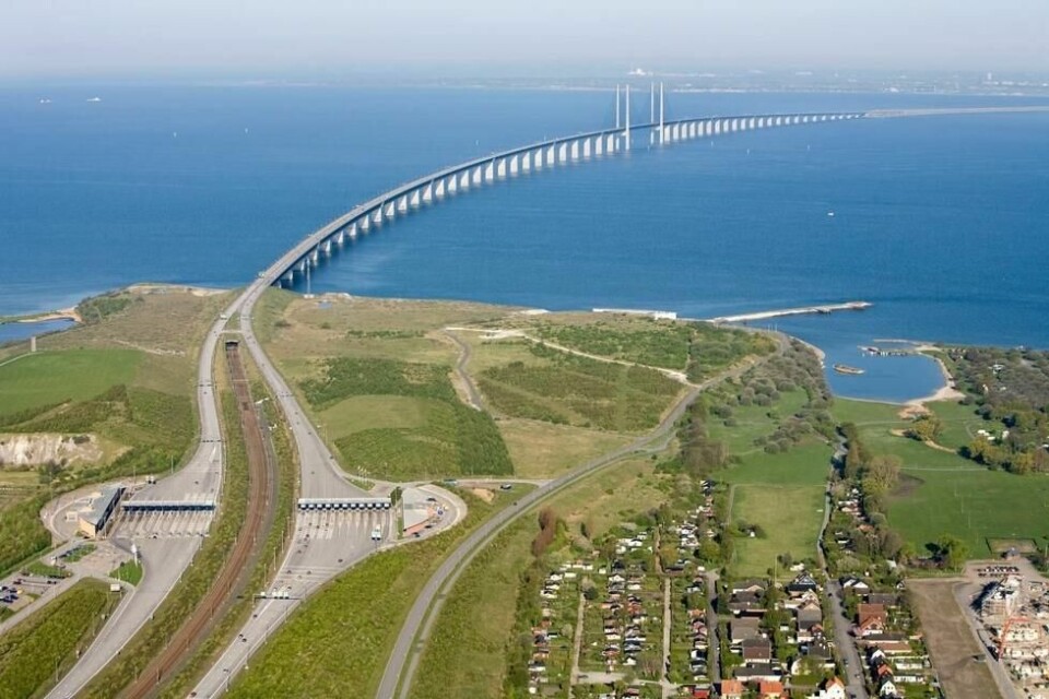 Det skal være lettere og billigere å bo på begge sider av Øresund, mener broselskapet Øresundsbron. Det skal være lettere og billigere å bo på begge sider av Øresund, mener broselskapet Øresundsbron. Foto: Øresundsbron