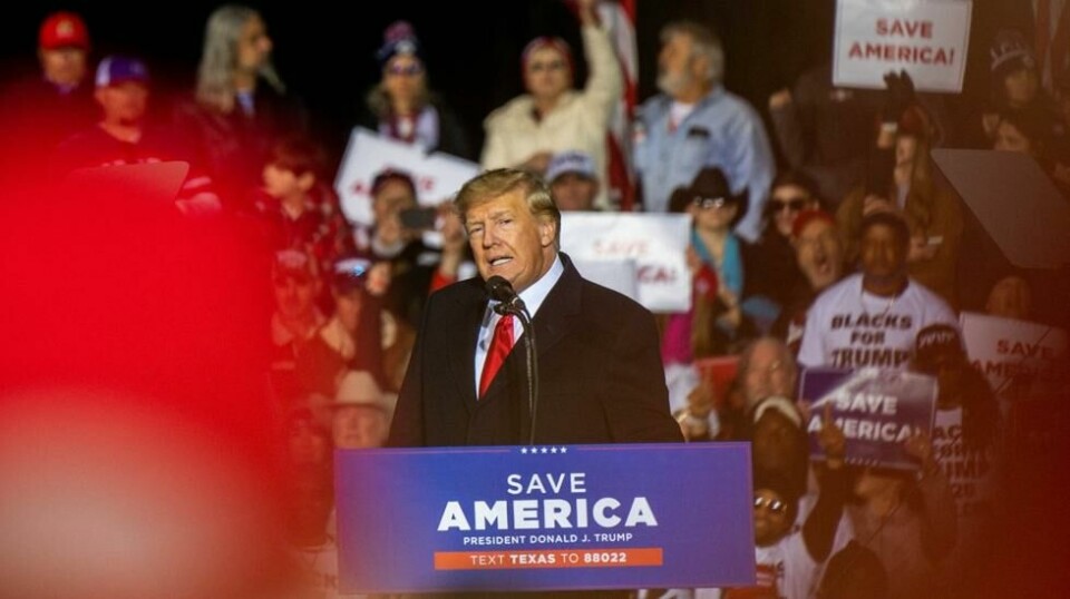 Under folkmøte i Conroe, Texas på lørdag nevnte ikke tidligere president Donald Trump coronavaksinen. Det skal være fordi rådgiverne hans frykter det ikke skal falle i god jord hos tilhengerne hans.