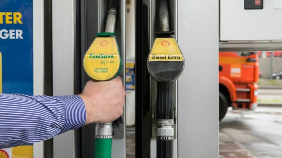 Ekspertene spår at prissjokket på drivstoff bare er begynnelsen. Til sommeren kan prisen komme over 40 kroner. Foto: Berit Roald / NTB
