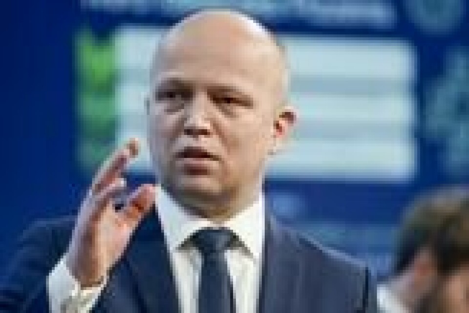 – Hvis vi ser dette fortsetter så må vi ta grep, sier finansminister Trygve Slagsvold Vedum (Sp). Foto: Terje Pedersen / NTB – Hvis vi ser dette fortsetter så må vi ta grep, sier finansminister Trygve Slagsvold Vedum (Sp). Foto: Terje Pedersen / NTB Foto: NTB