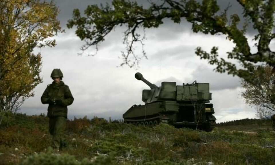 Forsvaret gjennomfører en testskyting med klasebombe-ammunisjon på Hjerkinn skytefelt. Bildet er tatt i 2006. Foto: Gorm Kallestad / SCANPIX Forsvaret gjennomfører en testskyting med klasebombe-ammunisjon på Hjerkinn skytefelt. Bildet er tatt i 2006. Foto: Gorm Kallestad / SCANPIX