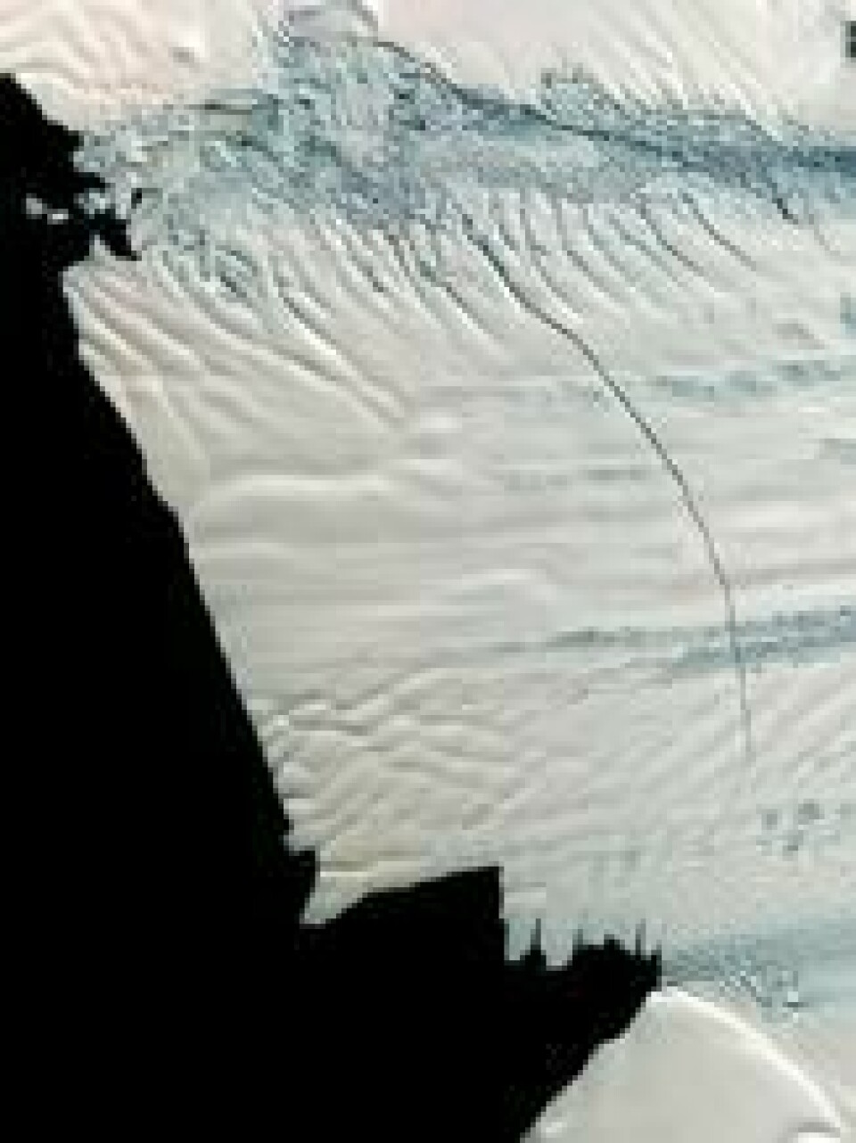 Bildet offentliggjort av NASA viser en stor sprekk i Pine Island-breen. Satellittbildet er tatt i 2011. Bildet offentliggjort av NASA viser en stor sprekk i Pine Island-breen. Satellittbildet er tatt i 2011. Foto: Nasa / Reuters