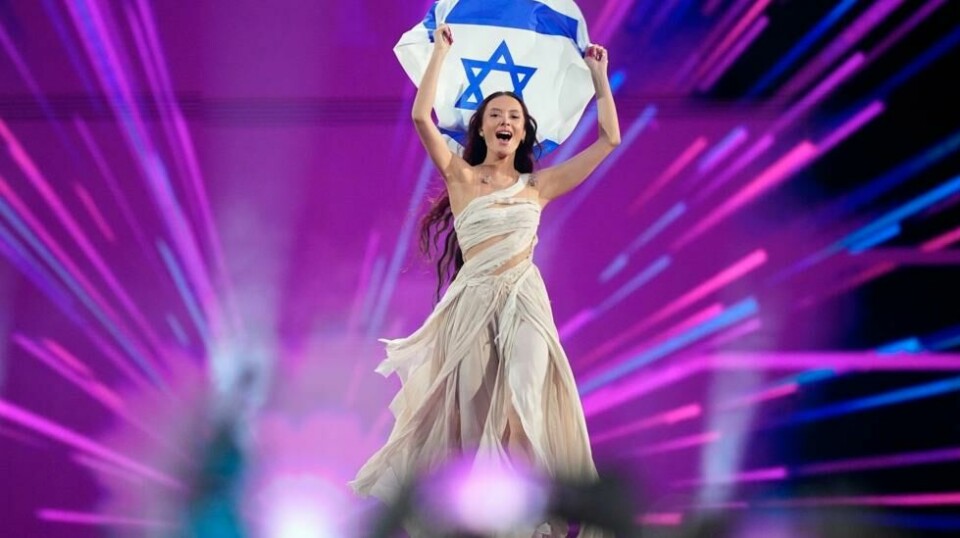Eden Golan fikk telefon fra Israels statsminister søndag, dagen derpå finalen der hun kom på femte plass. Den tydelig slitne sangeren sa hun har mange uforglemmelige øyeblikk å fordøye. – Jeg er stolt og beæret over å ha representert landet vårt i en tid som nå, sa 20-åringen. Foto: Martin Meissner / AP / NTB