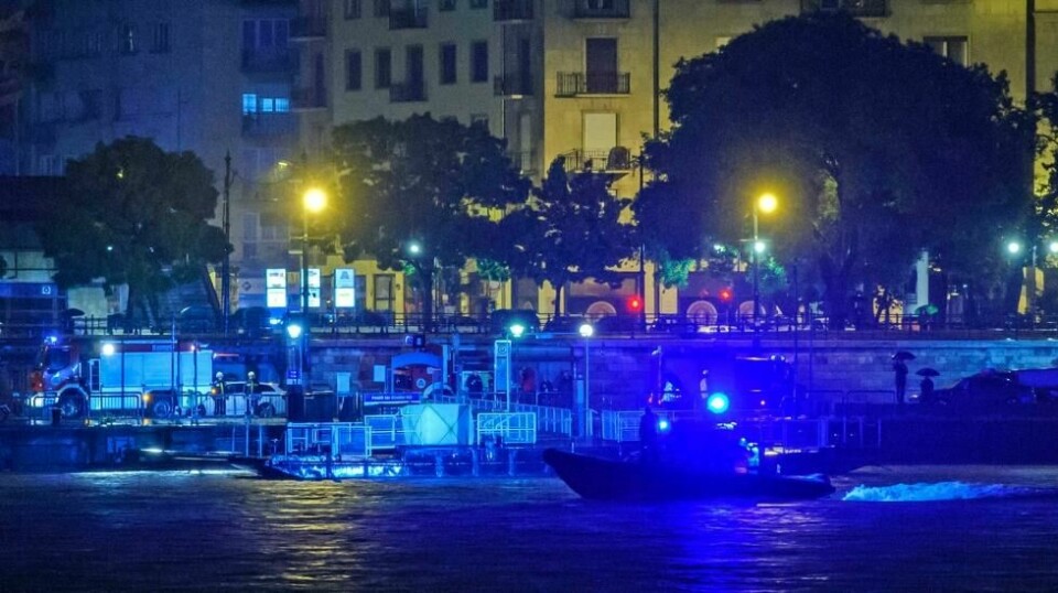 DØDS-KRASJ I BUDAPEST: Redningsbåter søker 29. mai 2019 etter ofre for kollisjonen mellom elvecruisebåten Viking Sigyn og den mindre turistbåten Hableány i Donau.