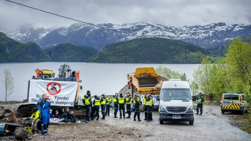 Kampen mot gruvedeponi i Førdefjorden har vart i mange år. Foto: Ole Berg-Rusten / NTB