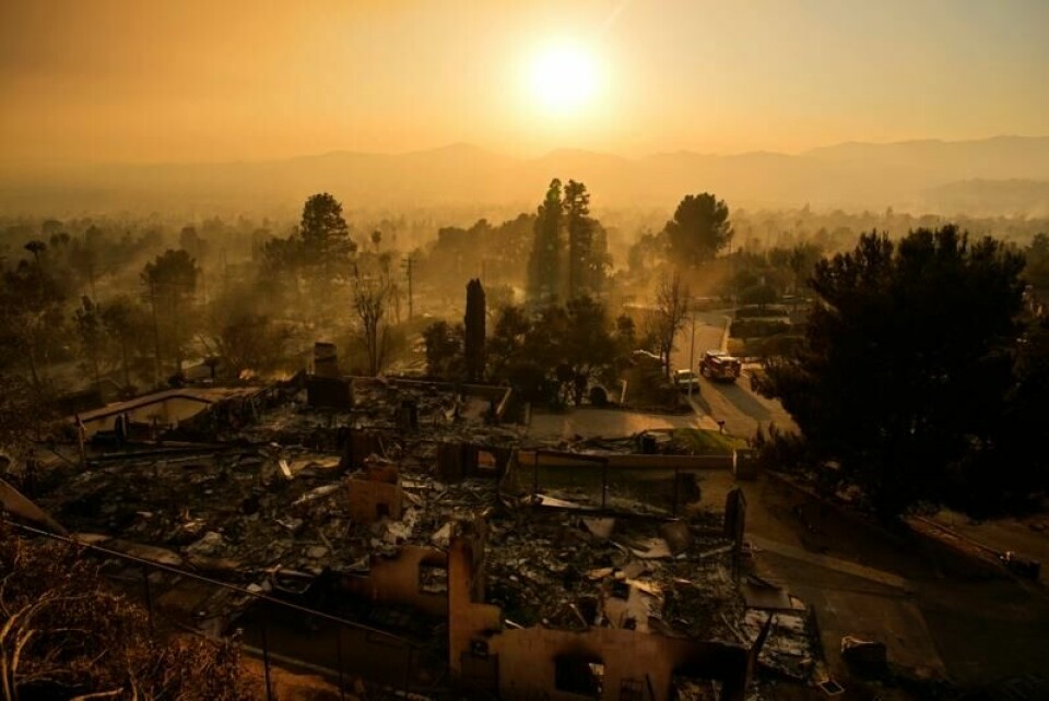 Ødeleggelser etter Eaton-brannen i Altadena i Los Angeles ved solnedgang torsdag.