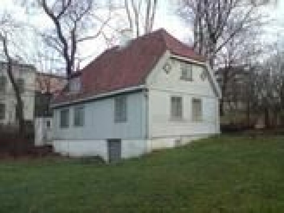 I Agdergata 1, midt i parken på Galgeberg øst i Oslo, ligger den såkalte Skarpretterboligen. Det fredede huset, som ble oppført på midten av 1700-tallet, ble trolig aldri bebodd av noen skarpretter. (CC BY-SA 3.0 https://creativecommons.org/licenses/by-sa/3.0). I Agdergata 1, midt i parken på Galgeberg øst i Oslo, ligger den såkalte Skarpretterboligen. Det fredede huset, som ble oppført på midten av 1700-tallet, ble trolig aldri bebodd av noen skarpretter. (CC BY-SA 3.0 https://creativecommons.org/licenses/by-sa/3.0). Foto: PaulVIF / Wikipedia