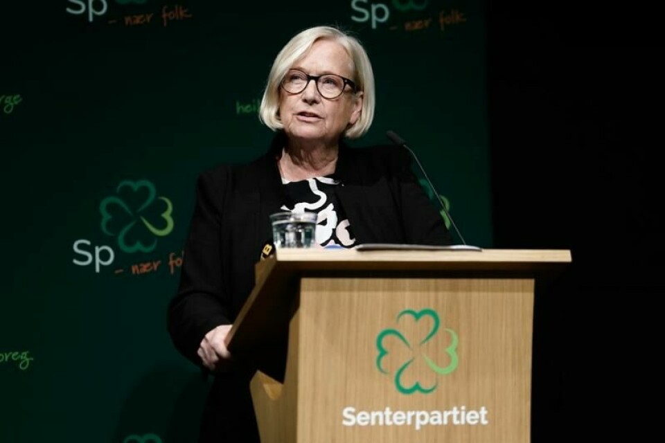 Senterpartiets parlamentariske leder Marit Arnstad sier det ikke er et alternativ i Senterpartiets stortingsgruppe at partiet tar dissens i spørsmålet om innføringen av de tre direktivene fra EUs ren energipakke.