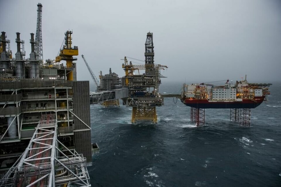 Etter flere år med rekordutbytter kutter Equinor i utbetalingene til aksjonærene i 2024 på grunn av høy produksjon og god inntjening. I år deler selskapet ut 148 milliarder kroner. Bildet viser Johan Sverdrup-feltet i Nordsjøen. Etter flere år med rekordutbytter kutter Equinor i utbetalingene til aksjonærene i 2024 på grunn av høy produksjon og god inntjening. I år deler selskapet ut 148 milliarder kroner. Bildet viser Johan Sverdrup-feltet i Nordsjøen. Foto: Carina Johansen / NTB