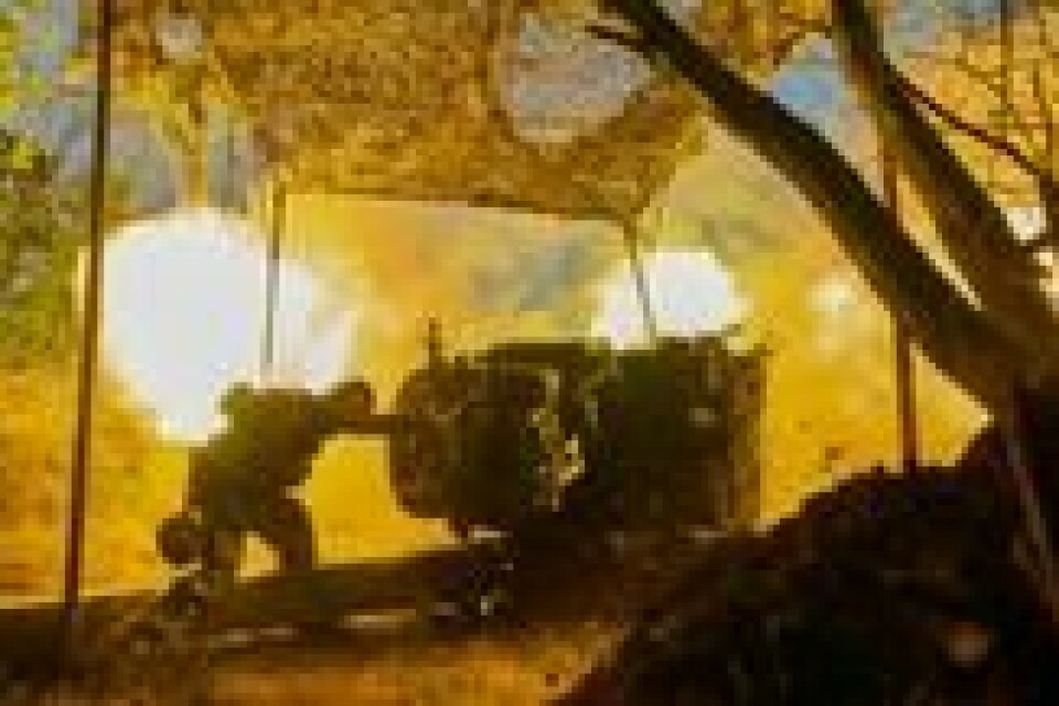 En ukrainsk soldat fra den 10. angrepsbrigane avfyrer en D-30 kanon mot russiske stillinger ved frontlinjen, nær Bakhmut, Donetsk-regionen, Ukraina, onsdag 5. juli 2023. En ukrainsk soldat fra den 10. angrepsbrigane avfyrer en D-30 kanon mot russiske stillinger ved frontlinjen, nær Bakhmut, Donetsk-regionen, Ukraina, onsdag 5. juli 2023. Foto: Libkos / AP / NTB