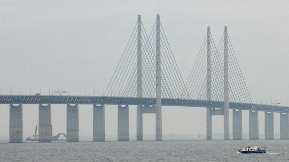 Kriminalitet begått av svensker i Danmark fikk denne uka den danske regjeringen til å skjerpe grensekontrollen til Sverige. Det betyr blant annet at dansk politi skal øke tilstedeværelsen i tog som kommer fra Sverige til Danmark. Bildet viser Øresundsbroen. Foto: Johan Nilsson / NTB