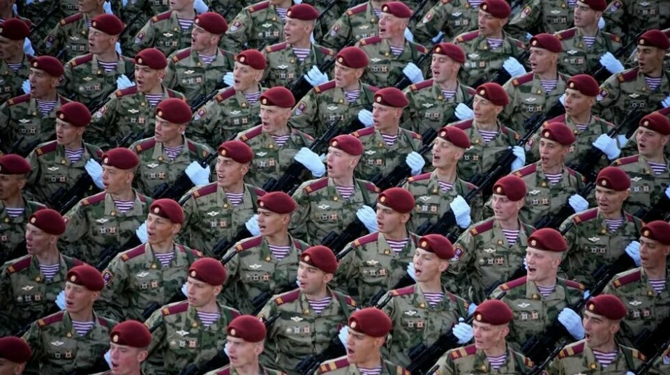 Russiske soldater marsjerer mot Den røde plass for å delta i en militærparade på seiersdagen i Moskva, Russland, tirsdag 9. mai 2023. Illustrasjonsfoto.